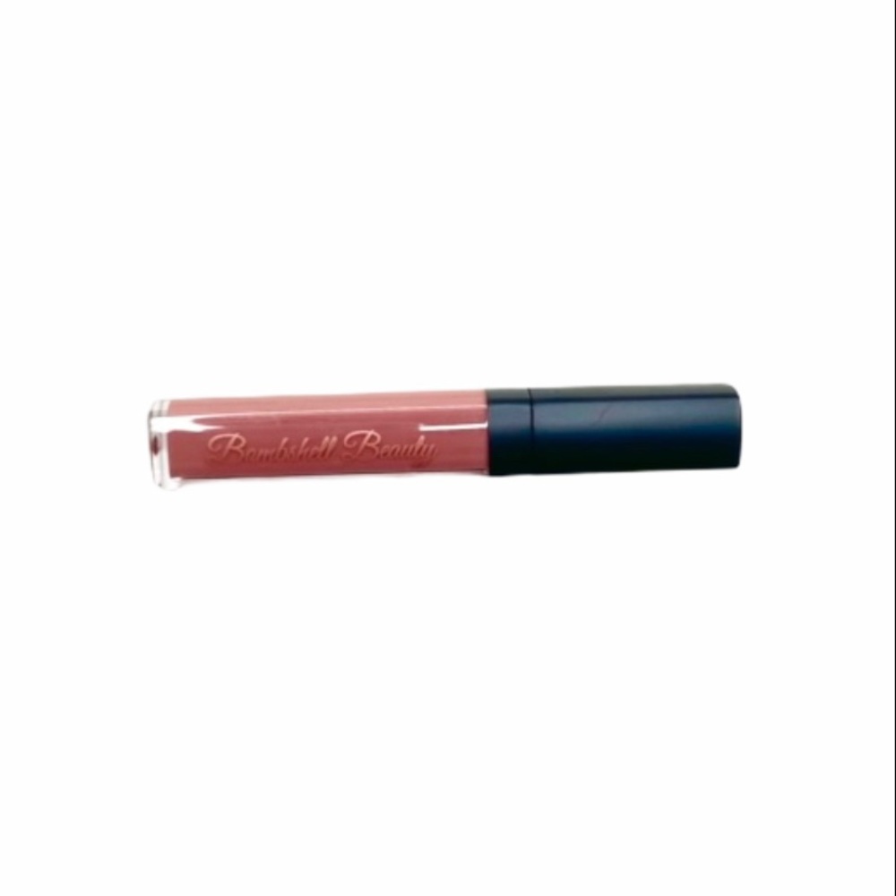 A silky-lightweight stain, increasing the intenisty of your make up look